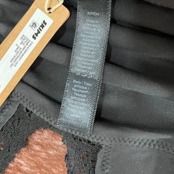 Skims Fits Everybody Lace Triangle Camisole Top Black - Picture 3 of 12